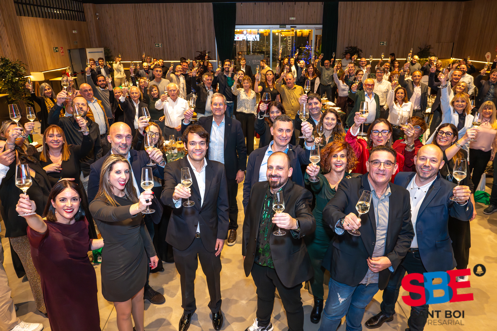 Más de 100 representantes del tejido empresarial de Santo Boi nos acompañaron el pasado jueves en nuestra Cena de Gala, una velada muy especial para reencontrarnos, compartir y continuar fortaleciendo vínculos dentro del tejido empresarial del territorio. Queremos agradecer especialmente a: Los patrocinadores, por su apoyo y compromiso con la entidad: @quadis_es · @aincatinmobiliaria_oficial · @bmvconnect · @grupopas.es · @solvatrenovables · @josellopart.sa · @talkidiomes · @indeskai_design · #paniker · @gallegotravel · @eixsolucions · @bierboi_brewery Las instituciones que nos acompañaron: Nuestra alcaldesa y presidenta de la Diputación de Barcelona, Lluïsa Moret @lluisamoret , por su presencia e implicación. Elisabet Latorre, @eliylatorre teniente de alcaldía de ciudad emergente y regidora de Infancia y Familia; Sensi Domínguez, @sensidominguez regidora de Ocupación, Formación e igualdad de género. También nos acompañó Esther Dalmau, jefe de departamento de Promoción de la Empresa y Comercio. Los representantes del Delta Empresarial, por su presencia. Y, sobre todo, a todos los asociados, que año tras año continuáis confiando en nosotros y haciendo posible encuentros como esta. Juntos somos más fuertes!